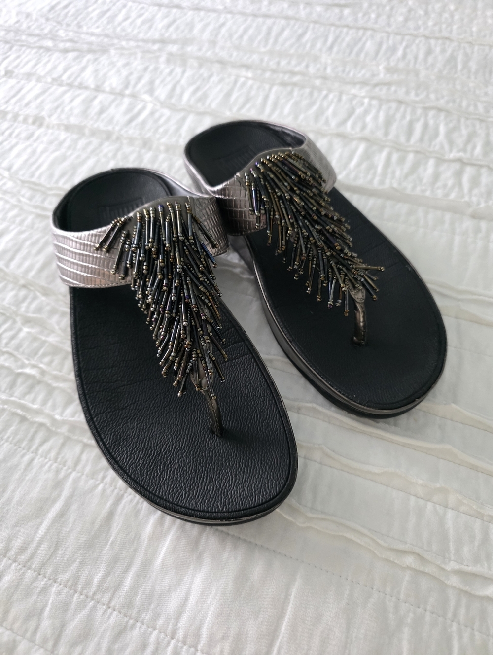 Fitflop Cha Cha Thong Sandals with Metallic Beaded Fringe Size 8